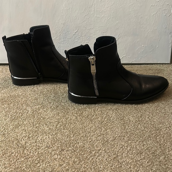 Black real leather Marc Fisher bootie - Picture 1 of 6